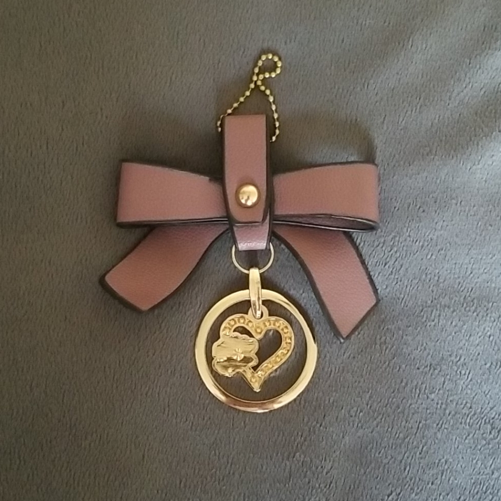 Oversized Bow Keychain - Picture 3 of 6